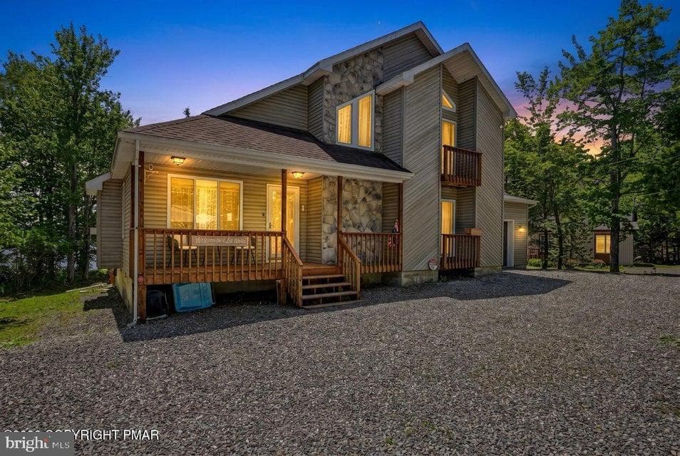 211 Nadine Boulevard photo 3