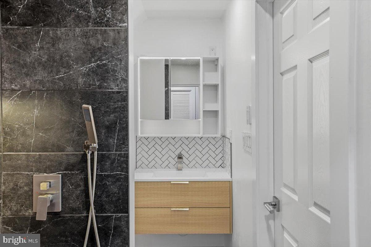 8934 Deerfield Road photo 20