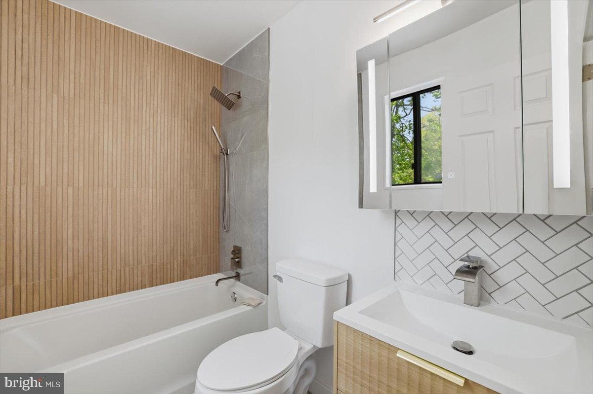 8934 Deerfield Road photo 22