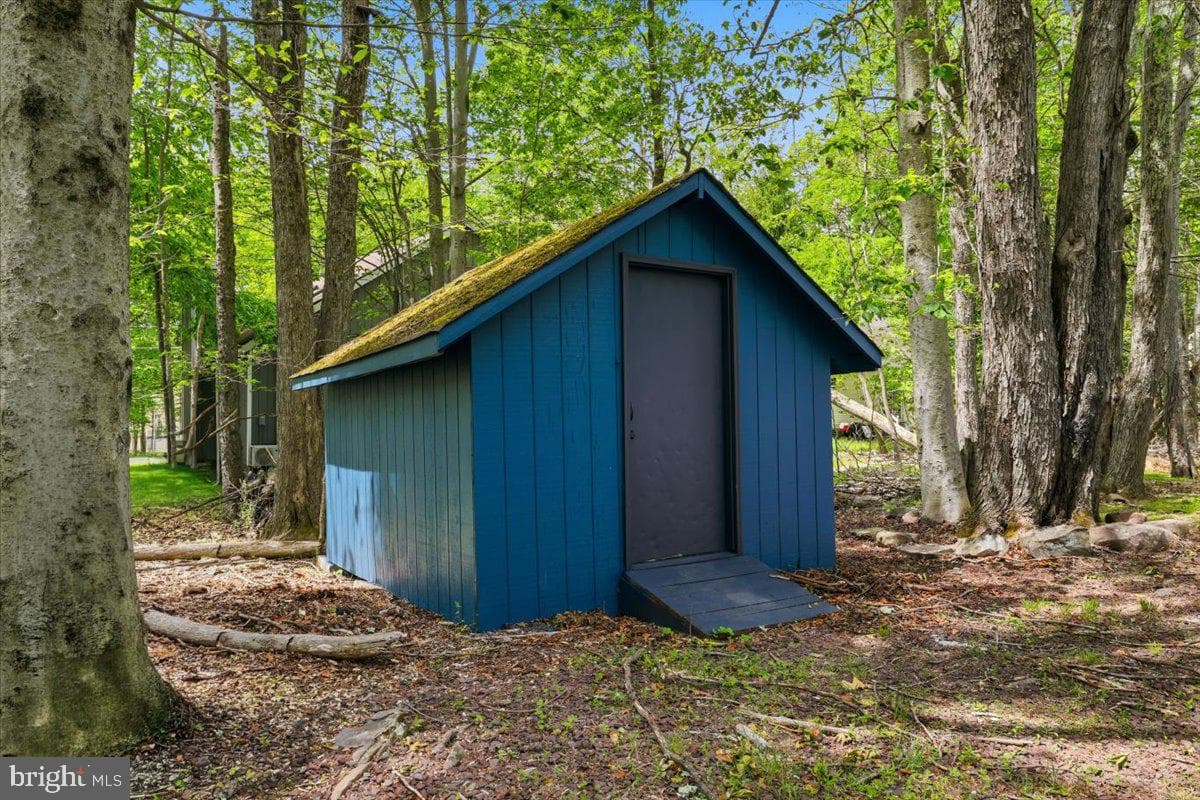 8934 Deerfield Road photo 35