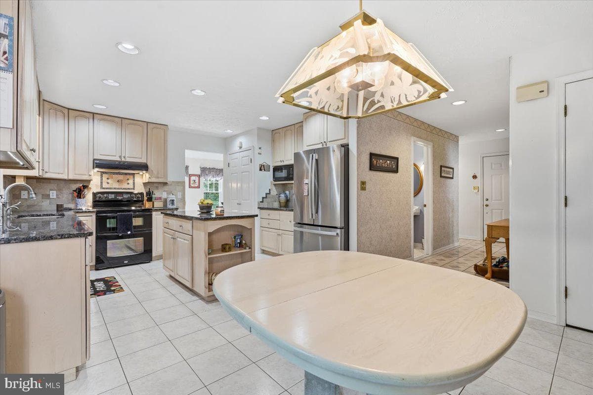 875 Greenview Drive photo 20