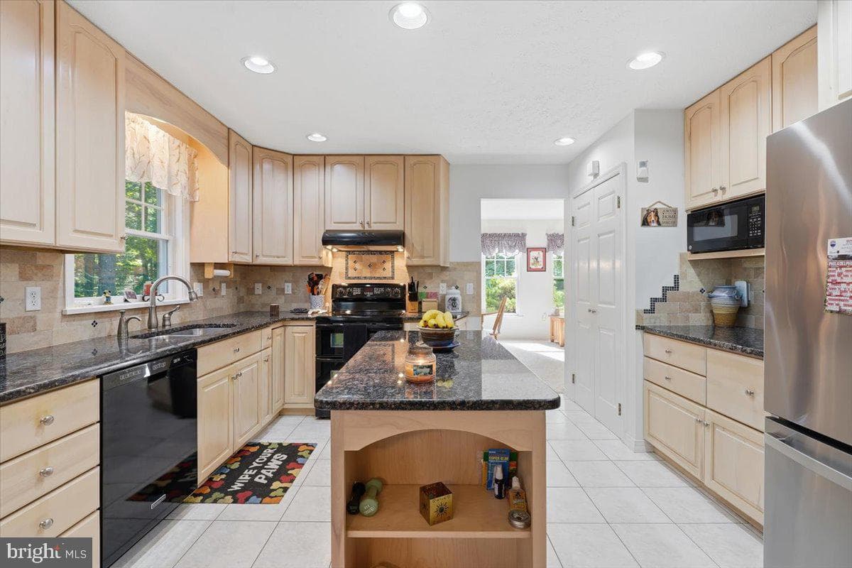 875 Greenview Drive photo 22