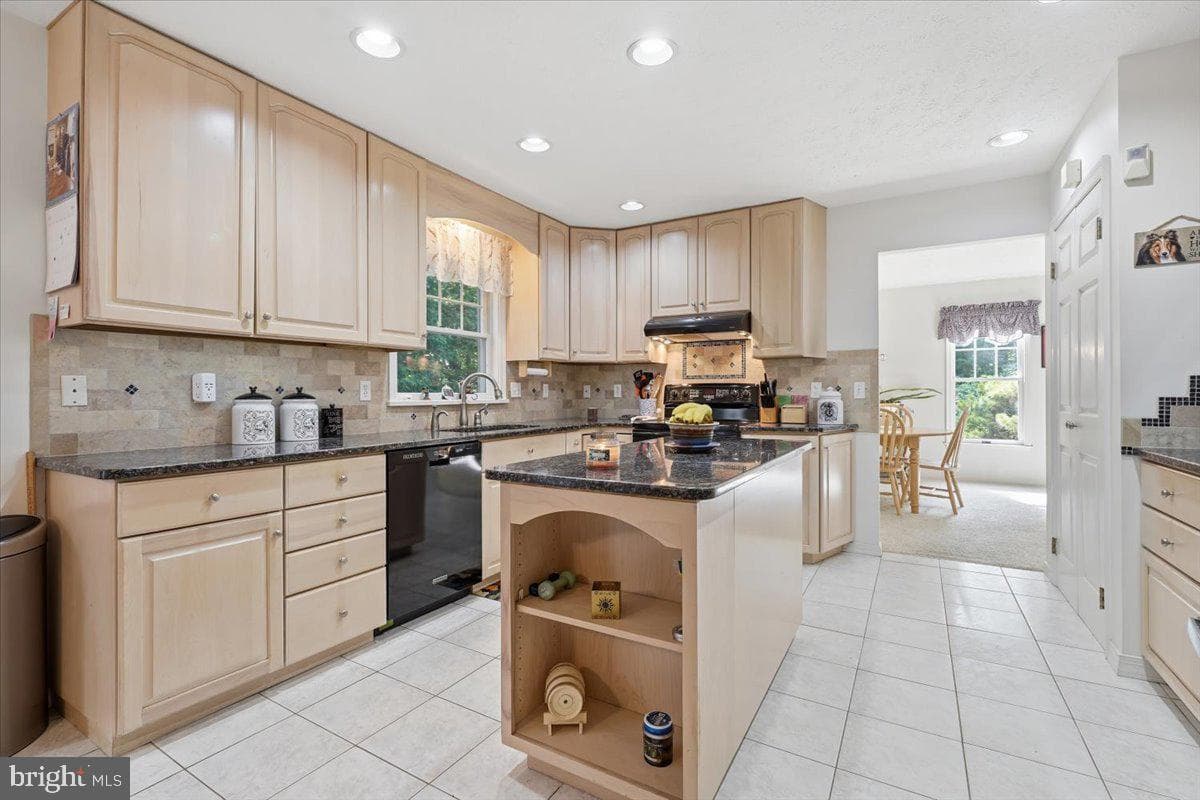 875 Greenview Drive photo 23