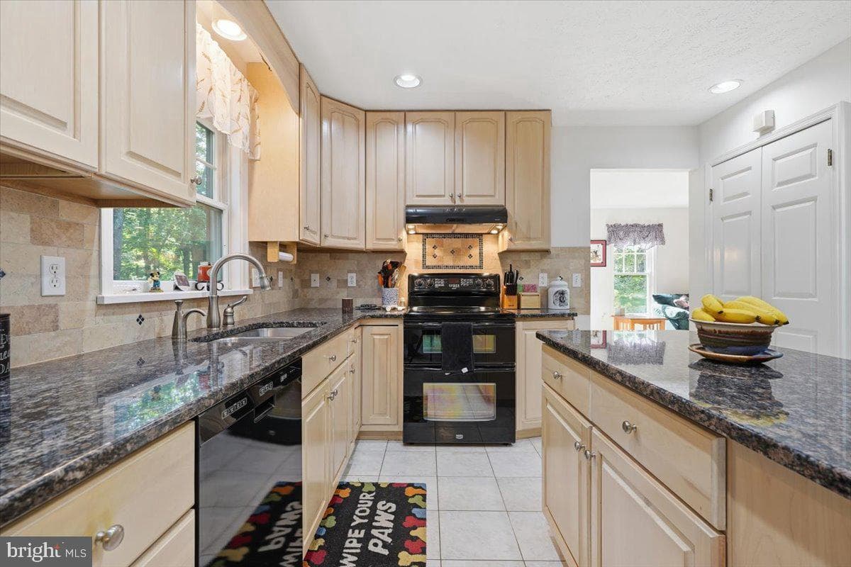 875 Greenview Drive photo 24