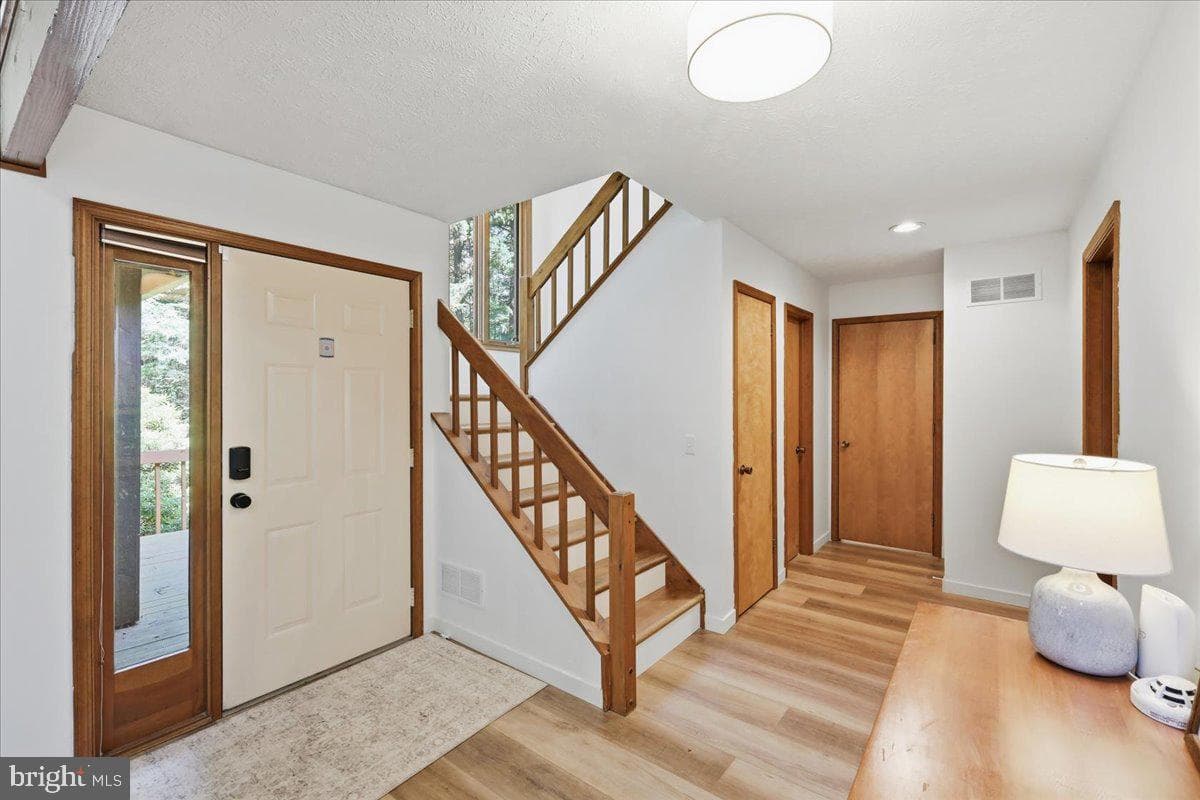 2208 Hillcrest Drive photo 15