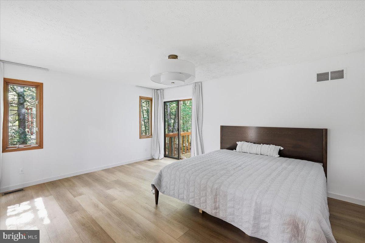 2208 Hillcrest Drive photo 17