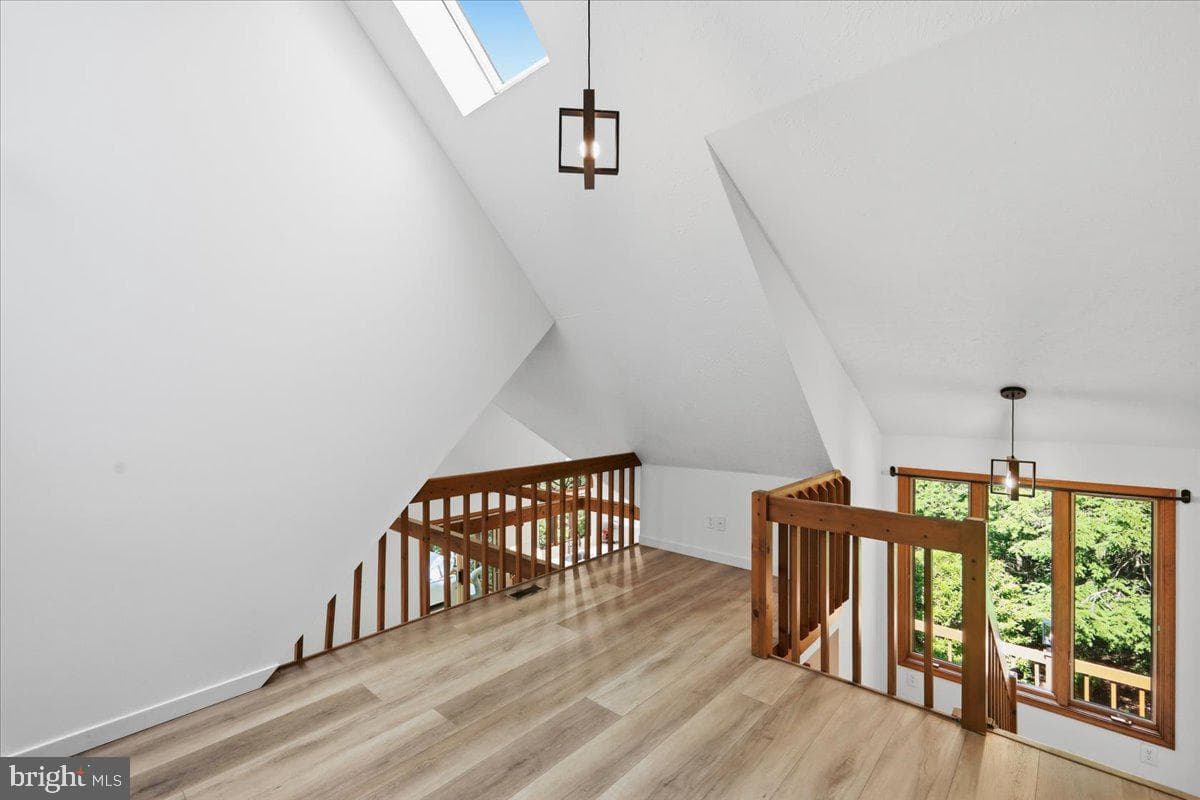 2208 Hillcrest Drive photo 25