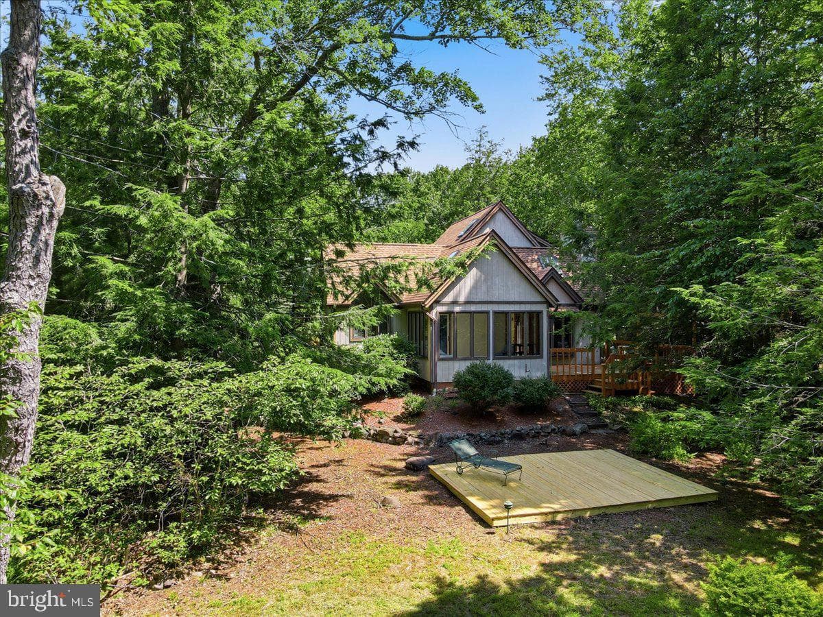 2208 Hillcrest Drive photo 42