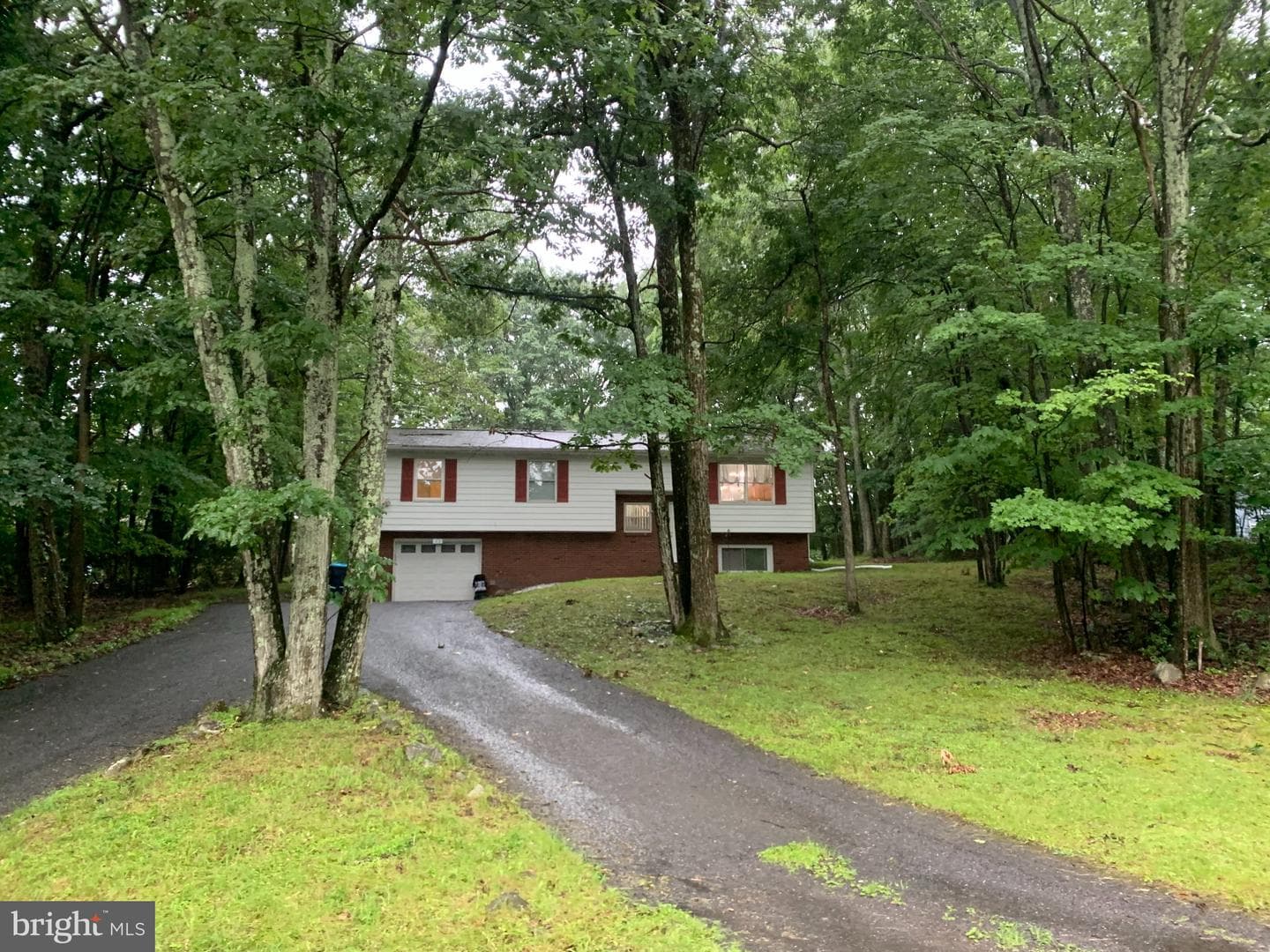 33 Seneca Road photo 1