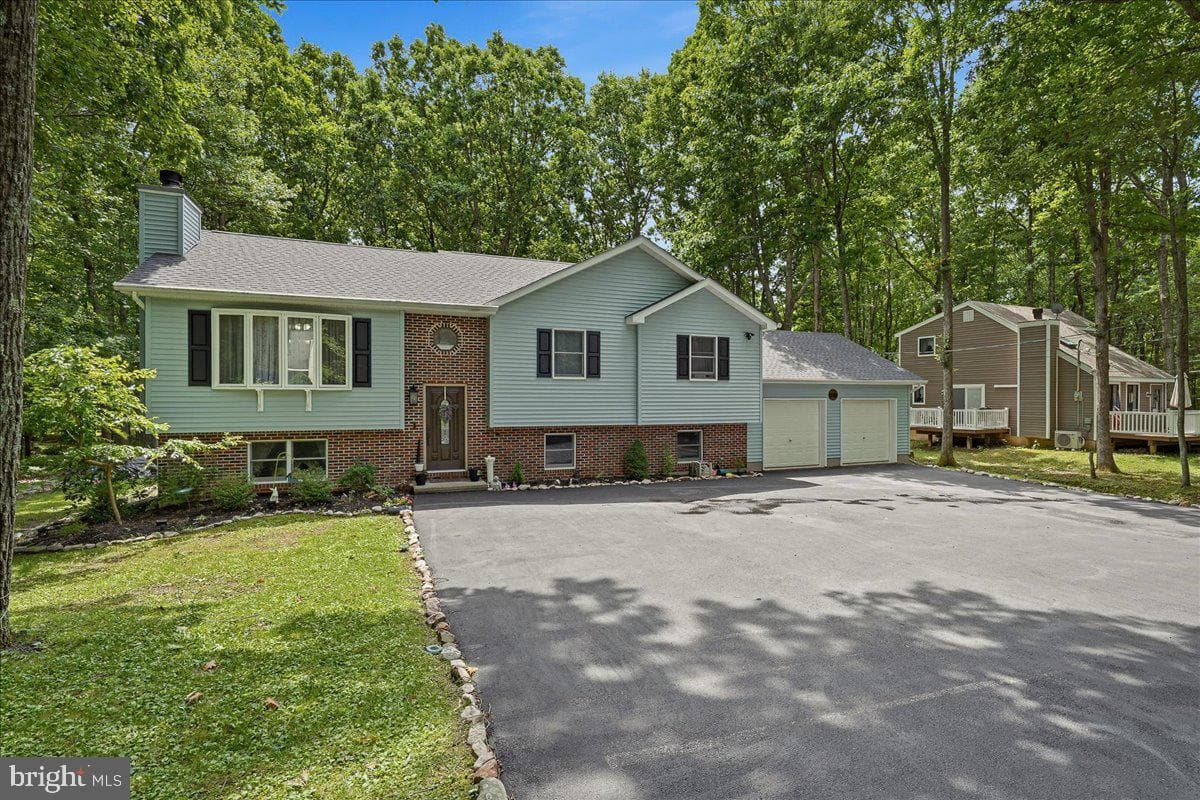 2145 Sassafras Lane photo 1