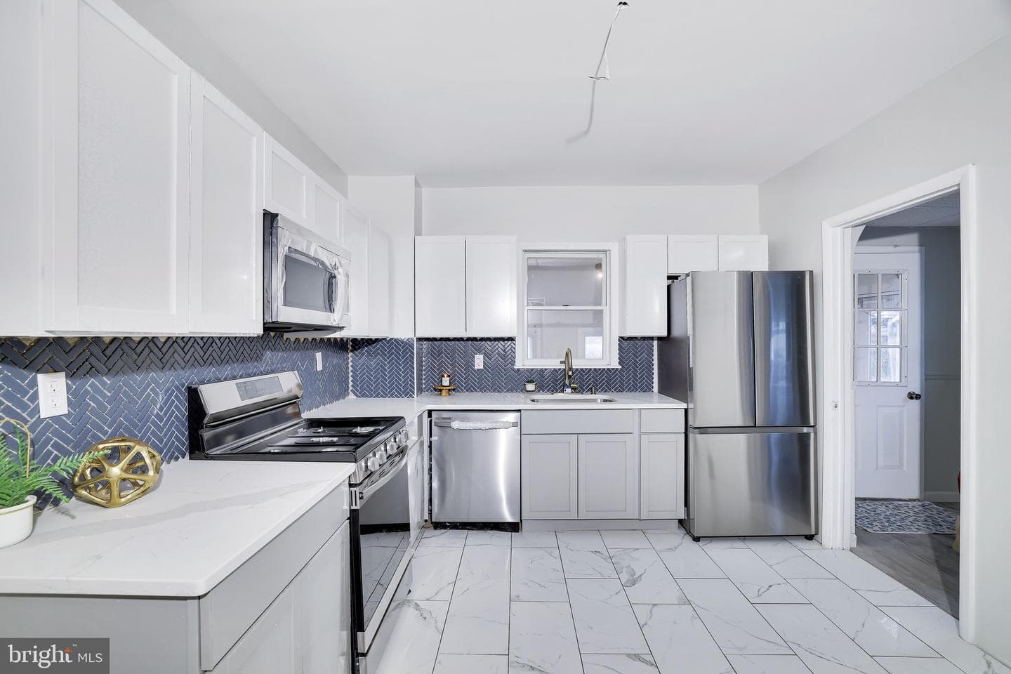 1415 Center Street photo 11