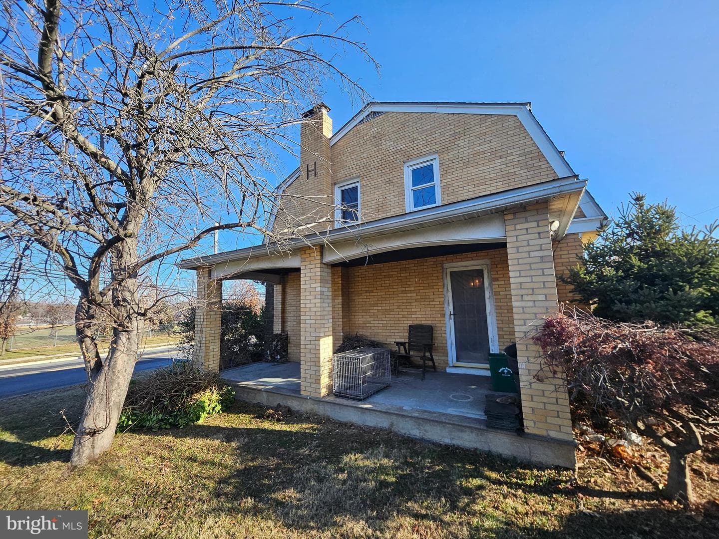 744 Pembroke Road photo 2