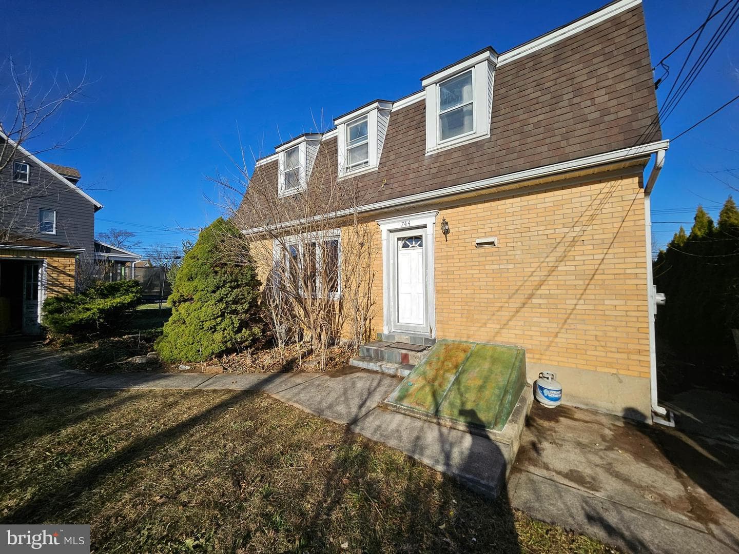 744 Pembroke Road photo 4