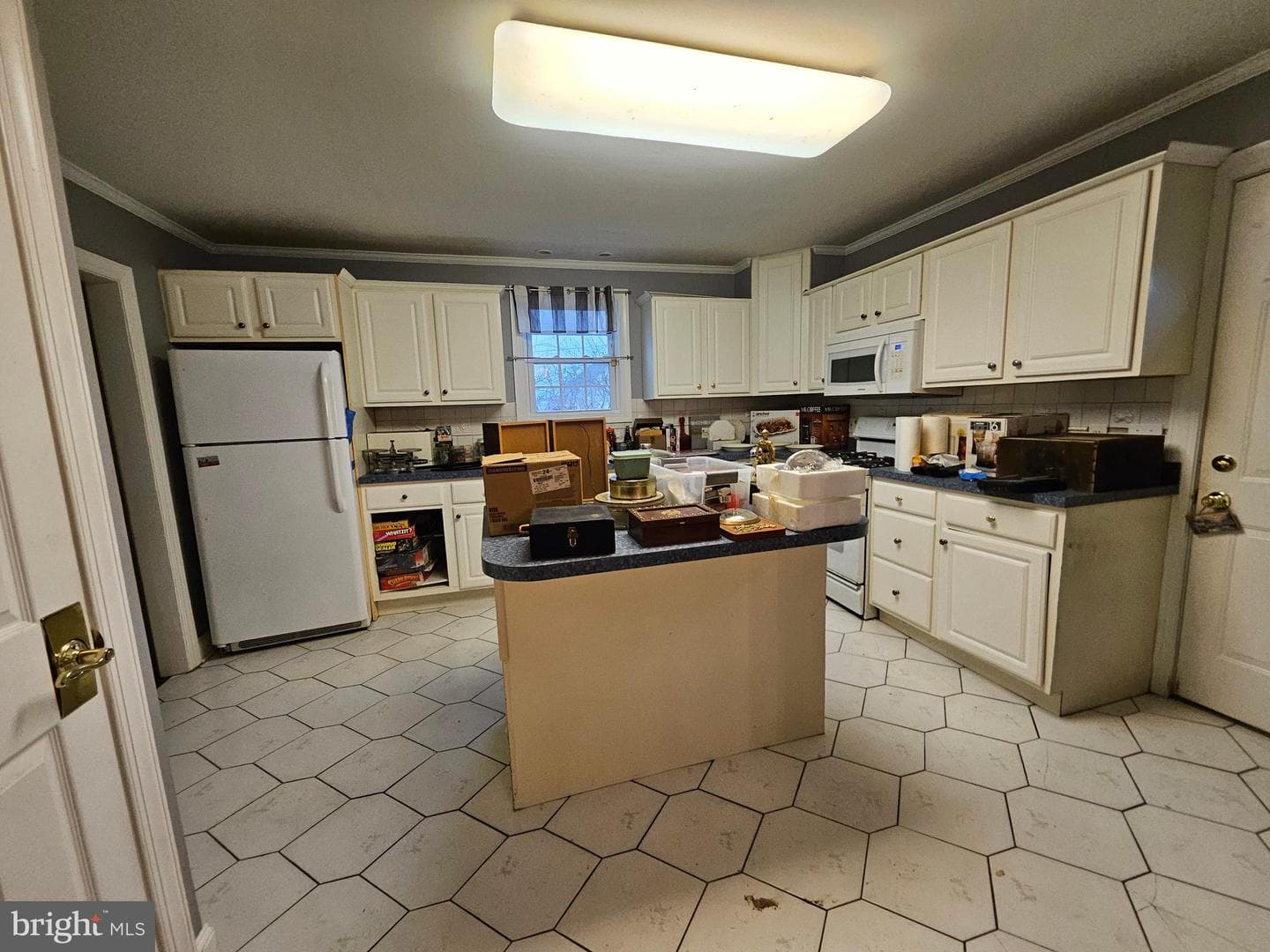 744 Pembroke Road photo 5