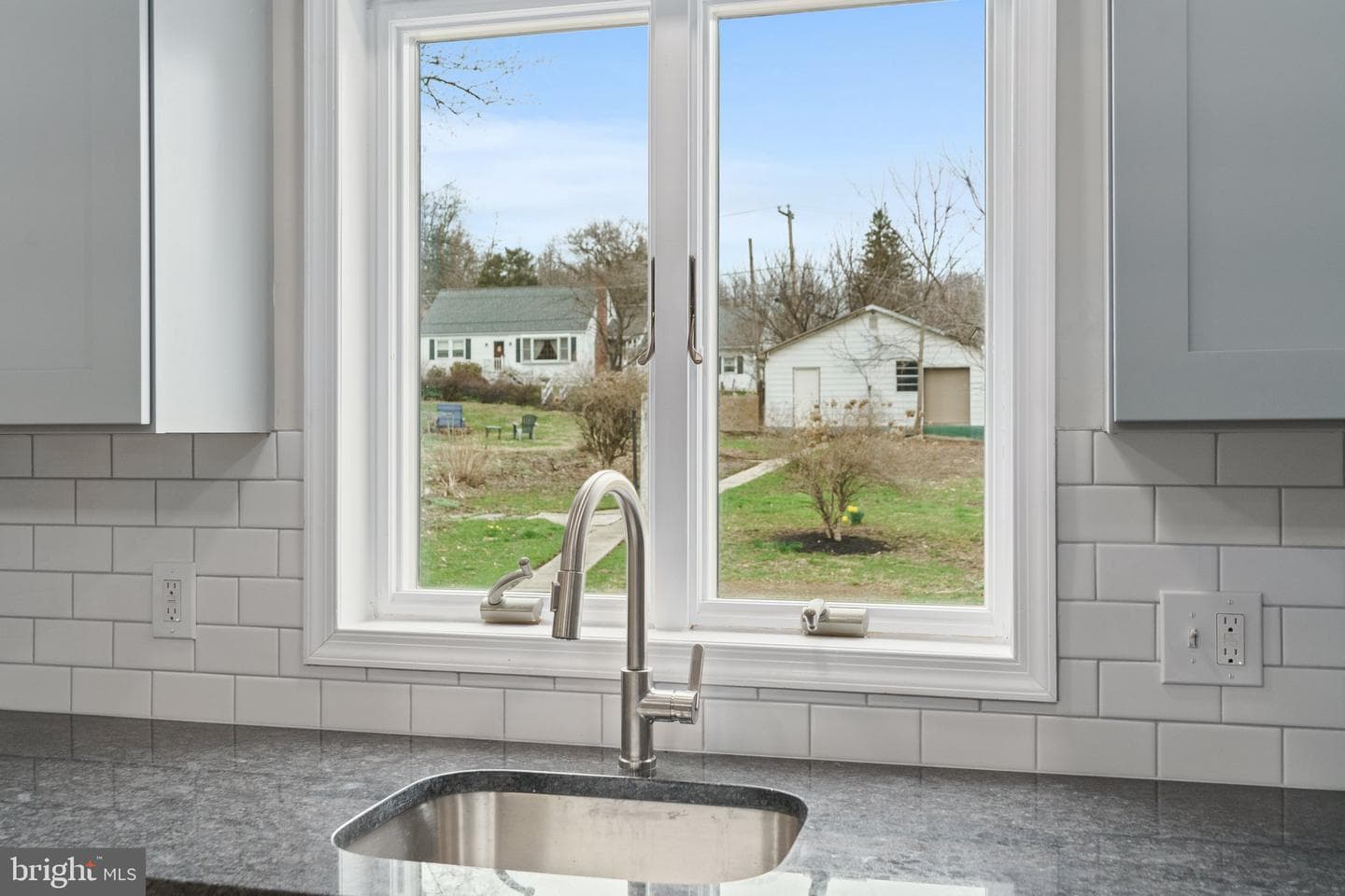 303 Green Street photo 25
