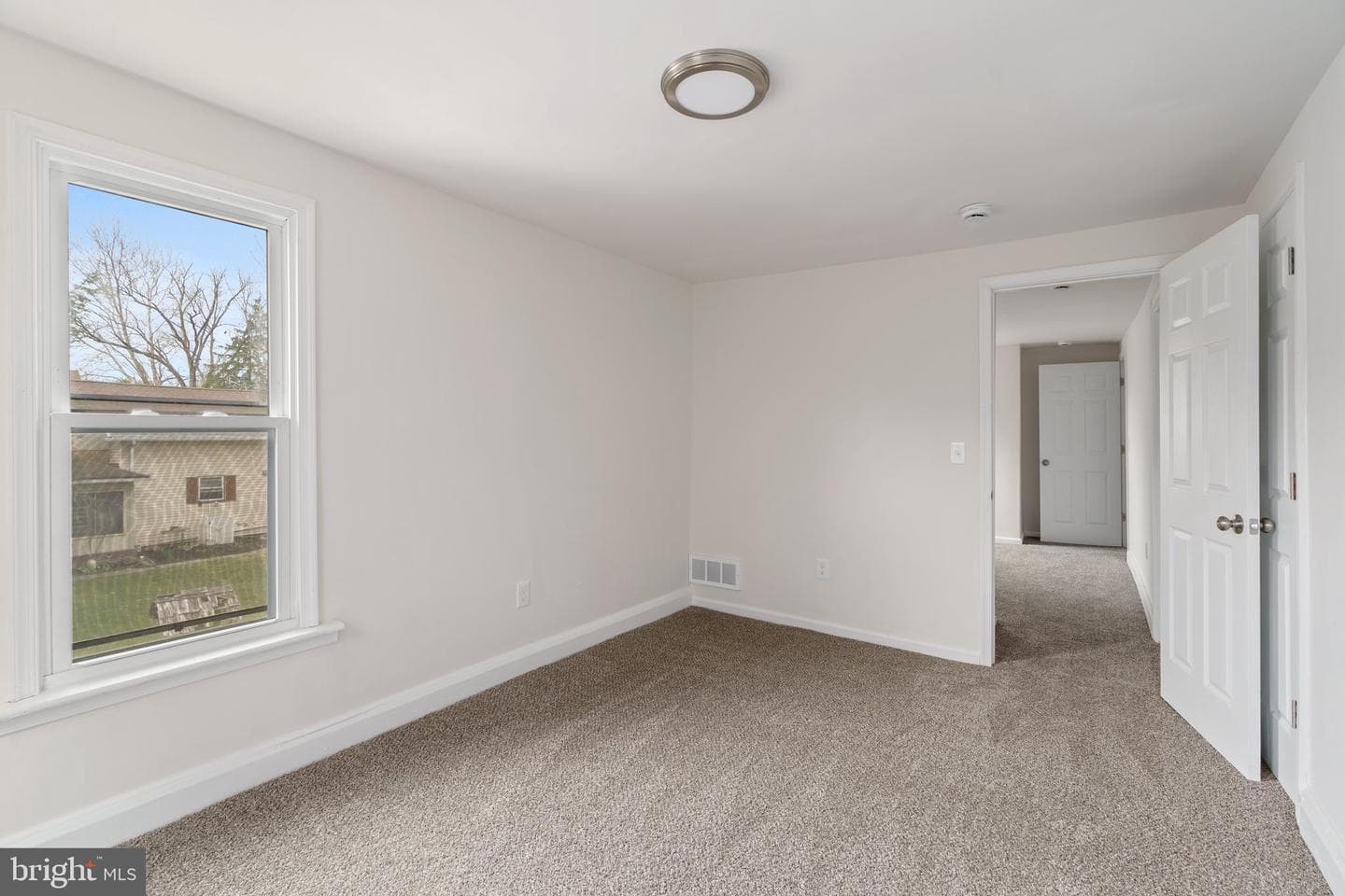 303 Green Street photo 32