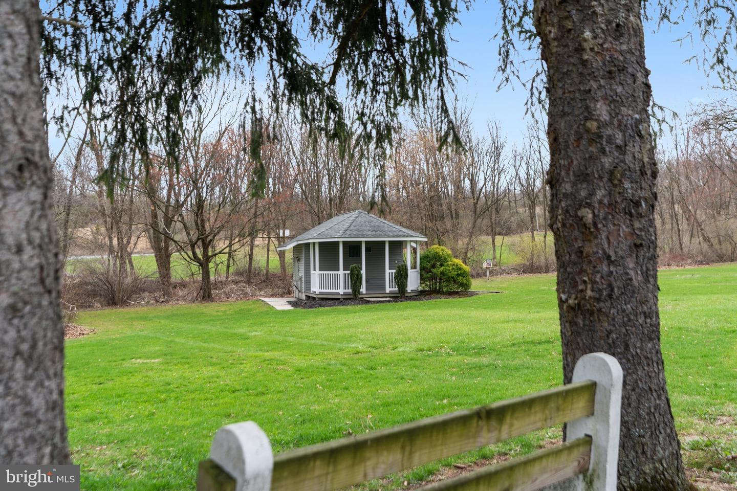 303 Green Street photo 44