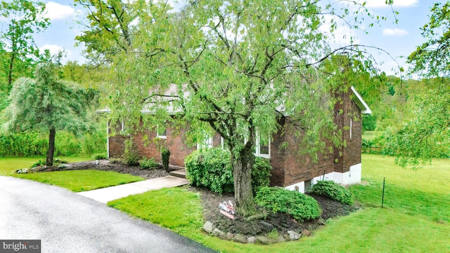 2542 Apple Street photo 10