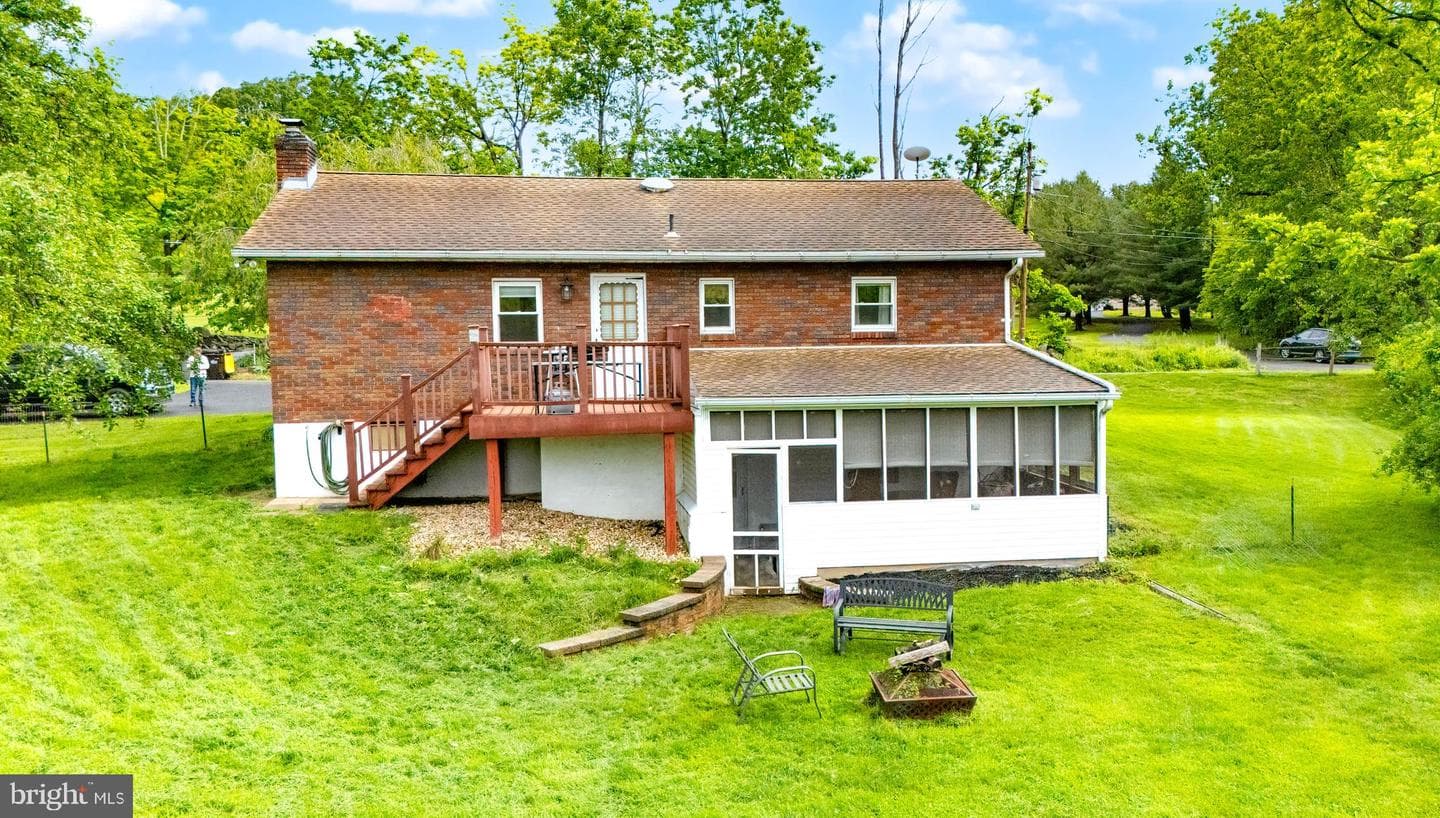 2542 Apple Street photo 14