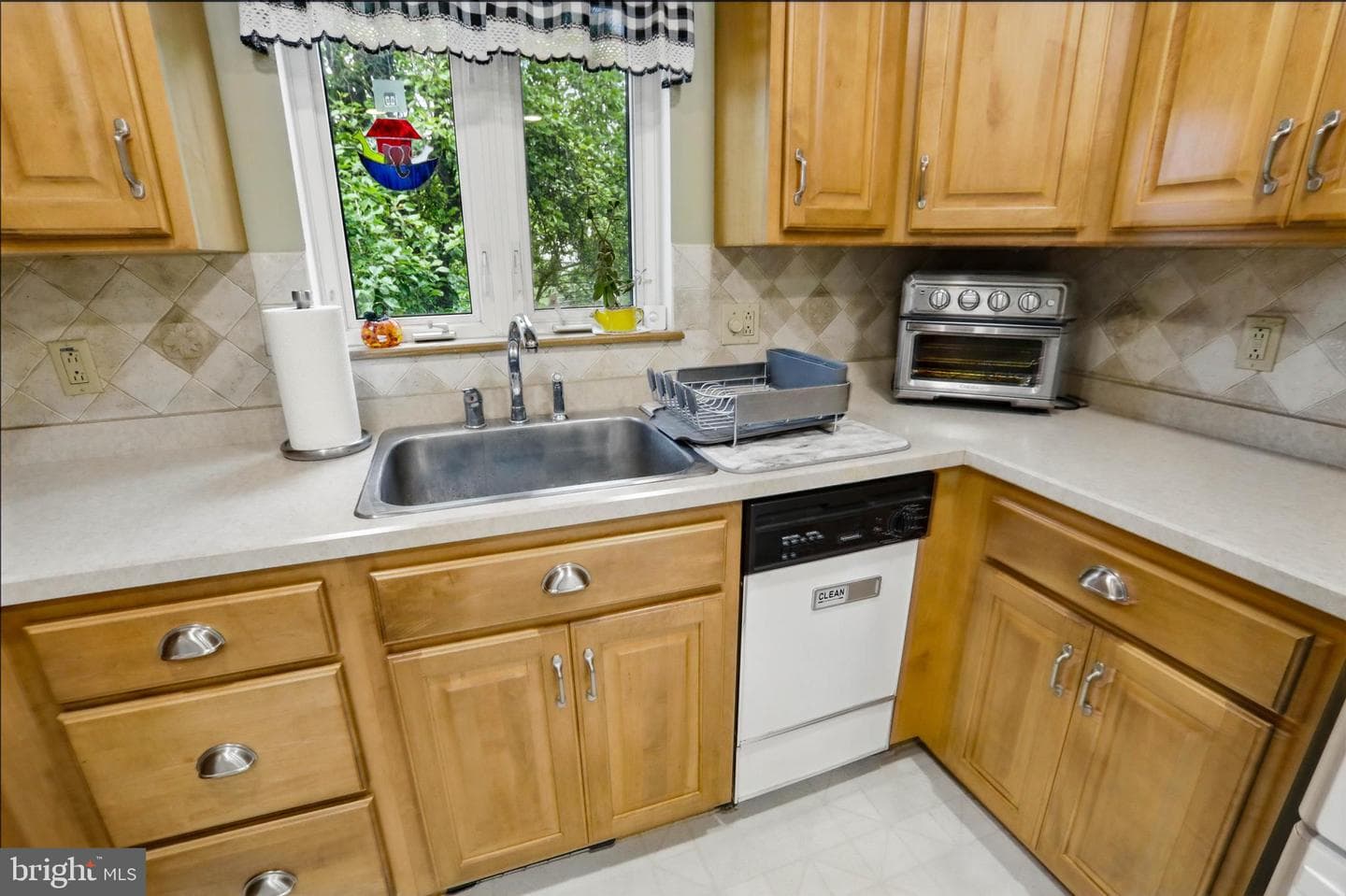2542 Apple Street photo 23