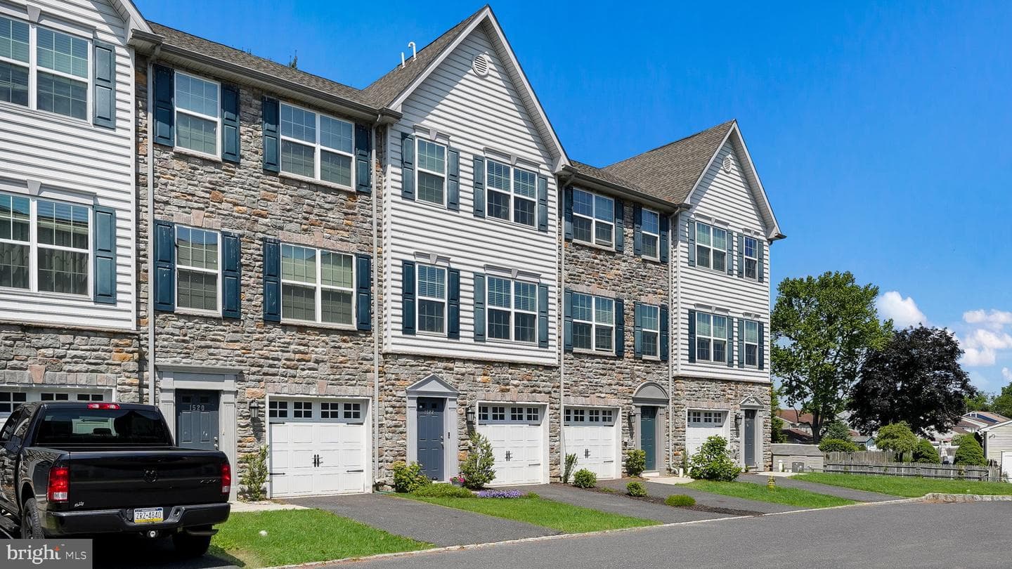 1522 Brookstone Place photo 2