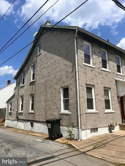 121 E Garrison Street photo 2