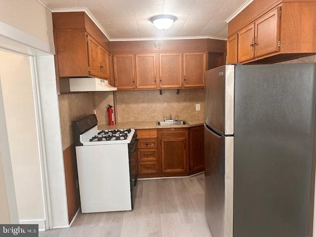 121 E Garrison Street photo 5