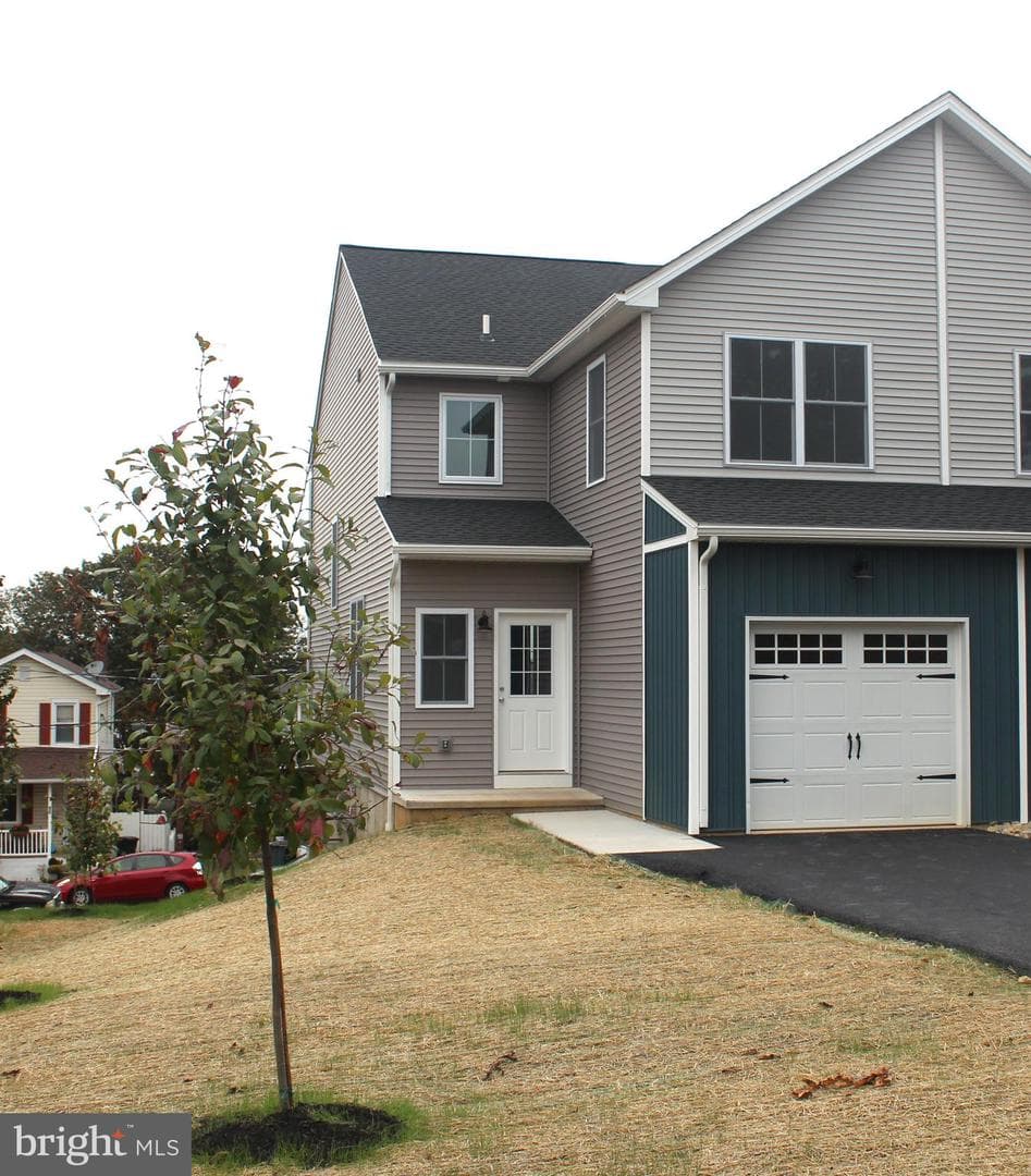 82 Hess Avenue photo 2