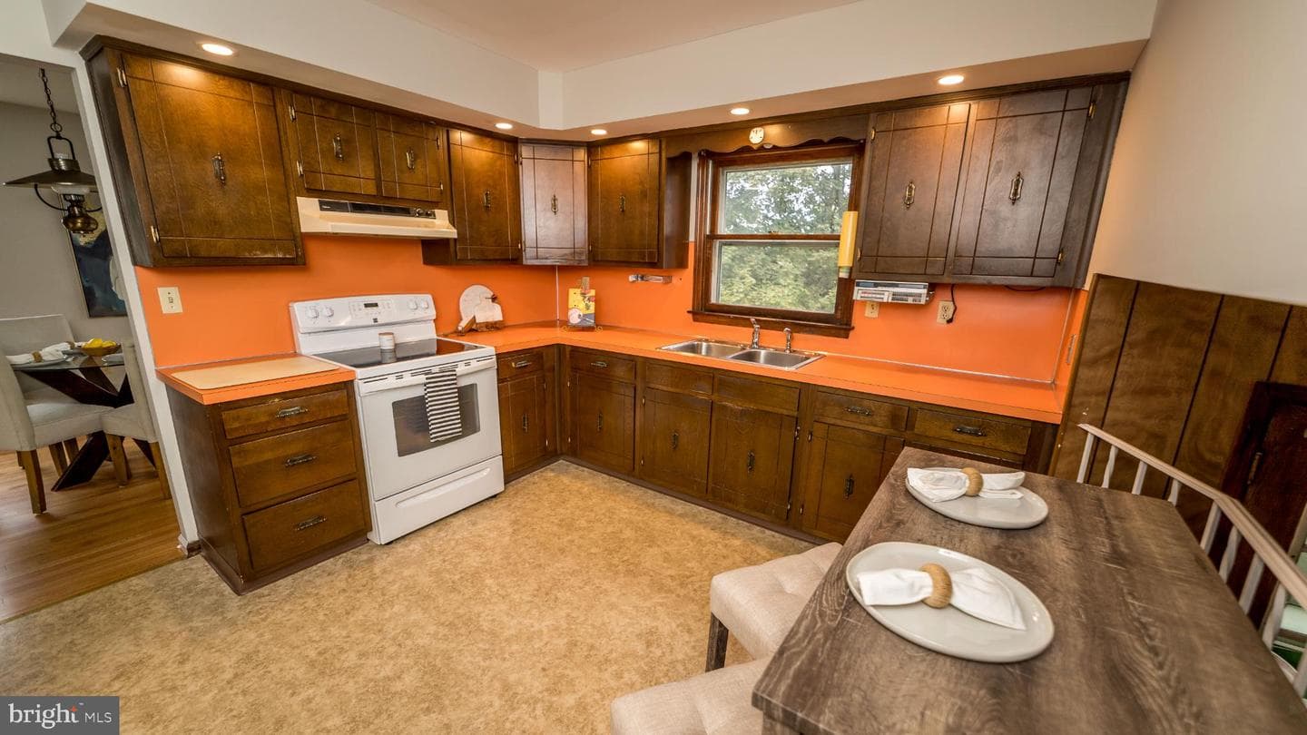 95 Jeffrey Street photo 13