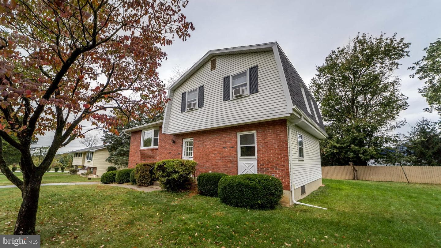 95 Jeffrey Street photo 28