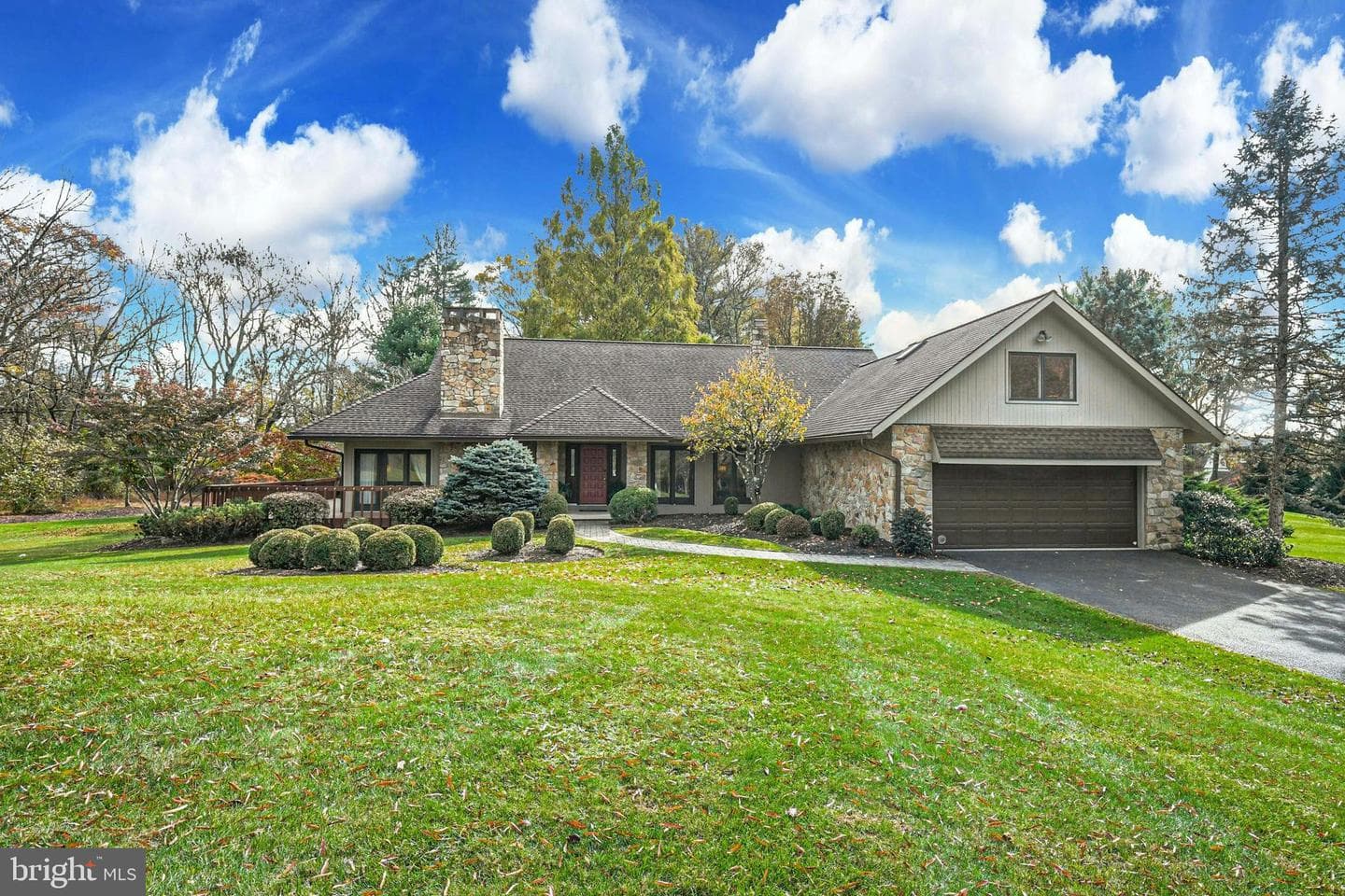 1588 Saucon Valley Road photo 3