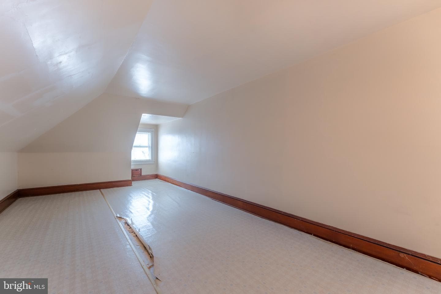 1242 Ferry Street photo 27