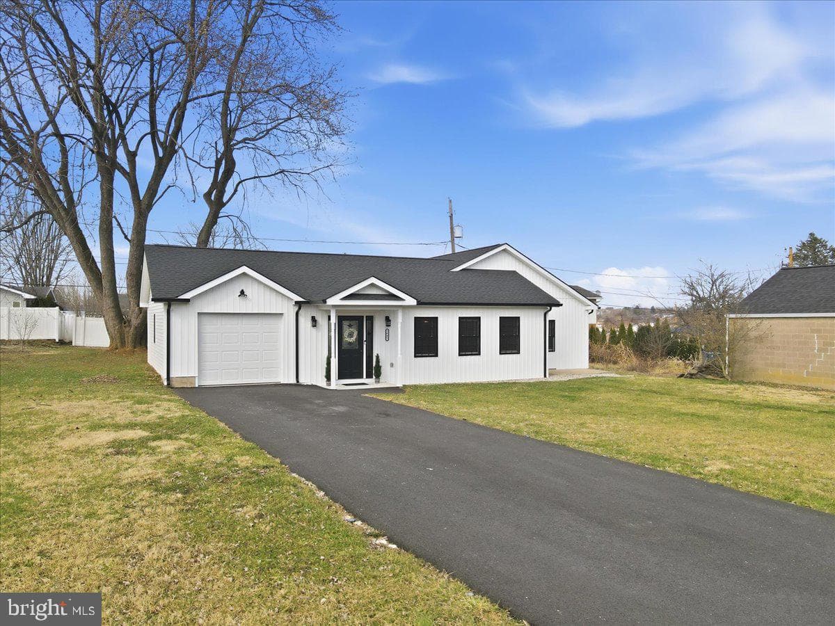 1647 4th Street photo 2