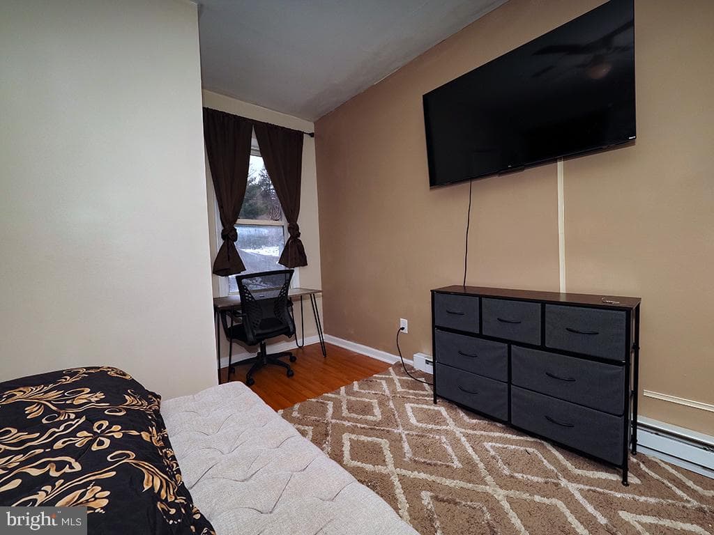 305 W 8th Street photo 15