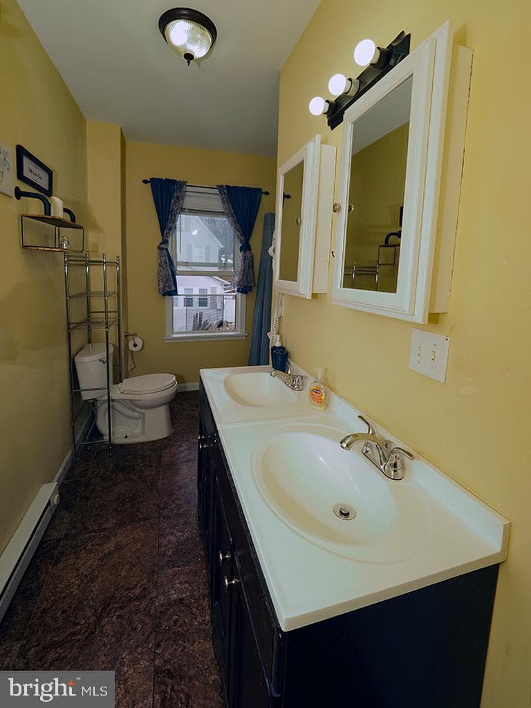 305 W 8th Street photo 18