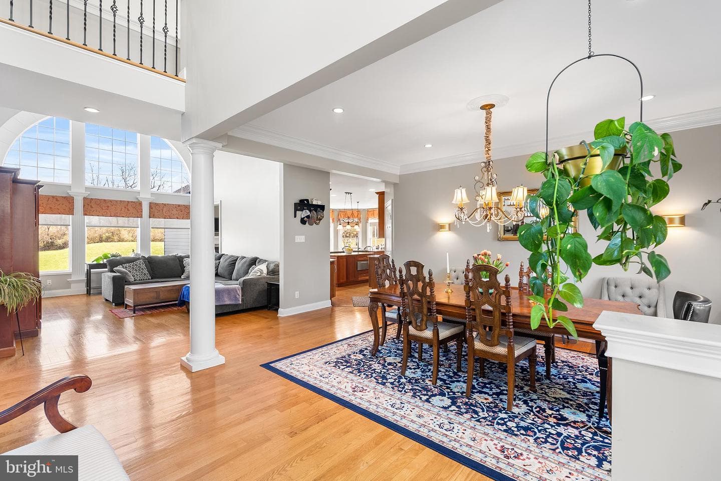 1572 Courtney Court photo 4