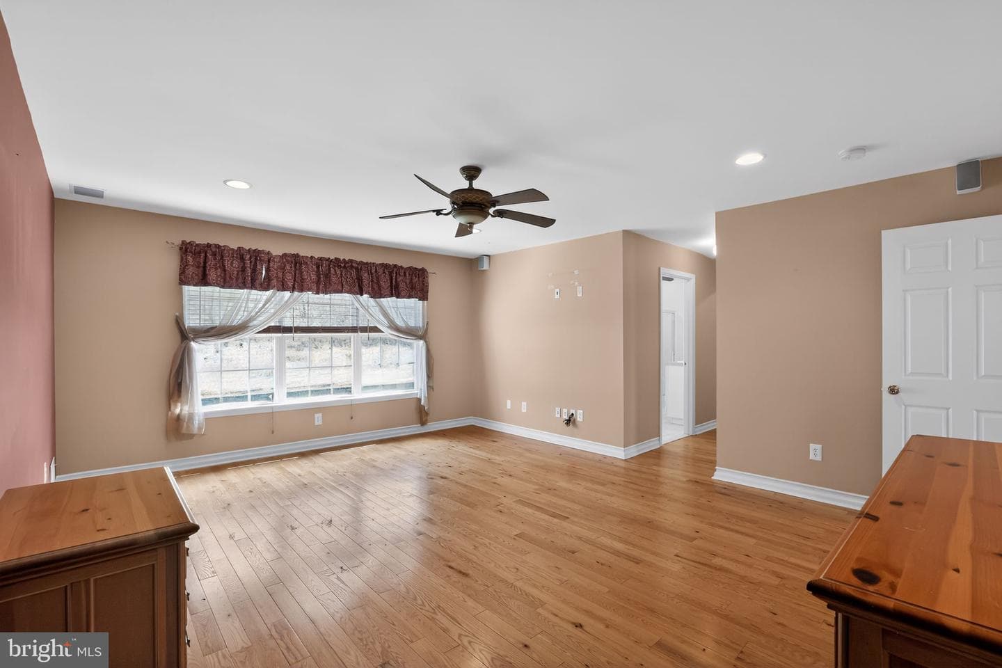 186 Oakmont Court photo 8
