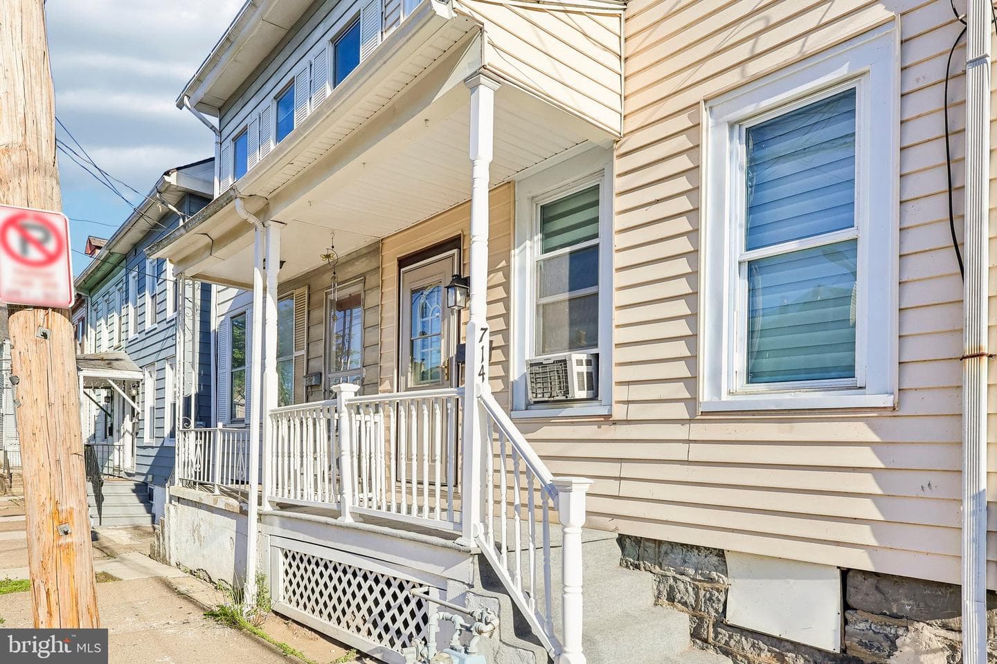 714 W Wilkes Barre Street photo 2