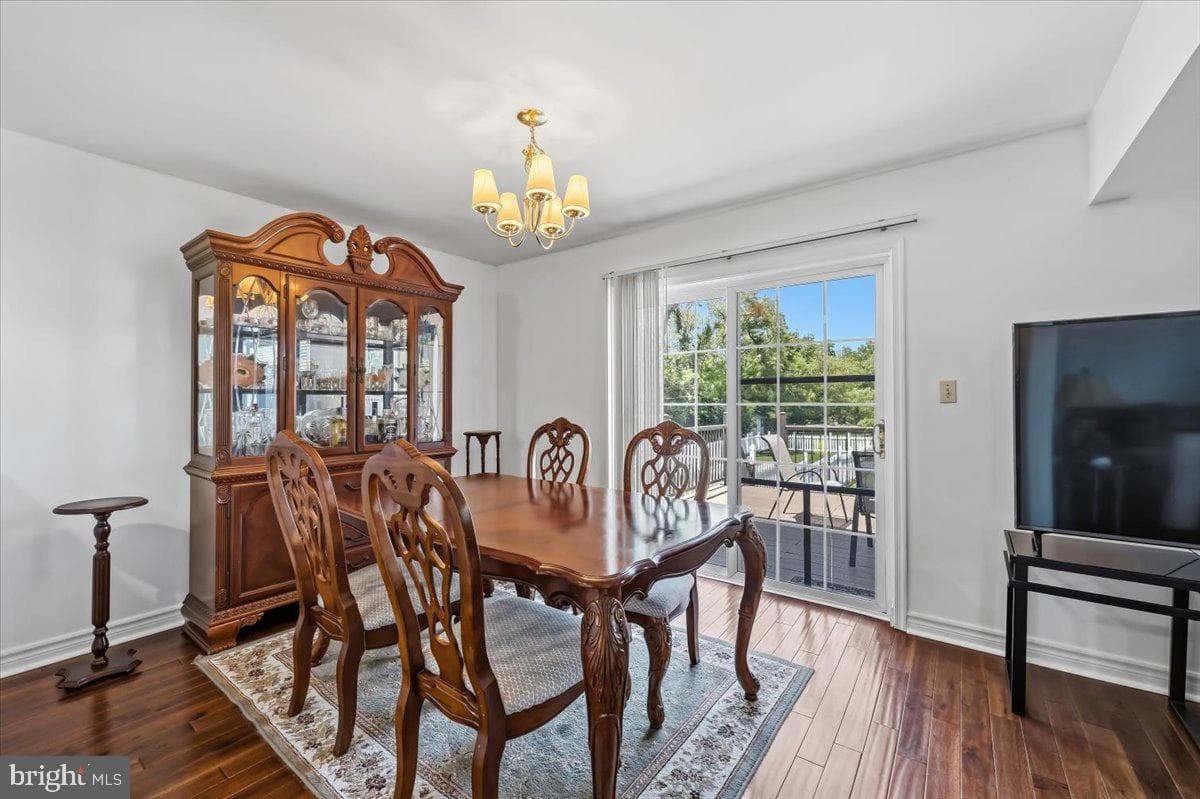 1260 Hawthorn Drive photo 8