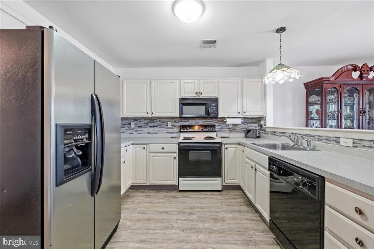 1260 Hawthorn Drive photo 9