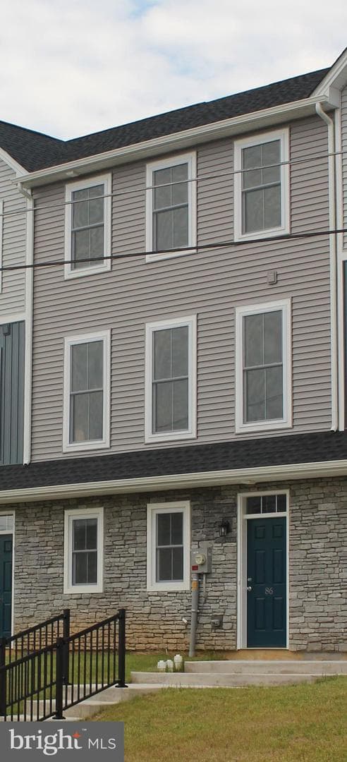 86 Hess Avenue photo 1