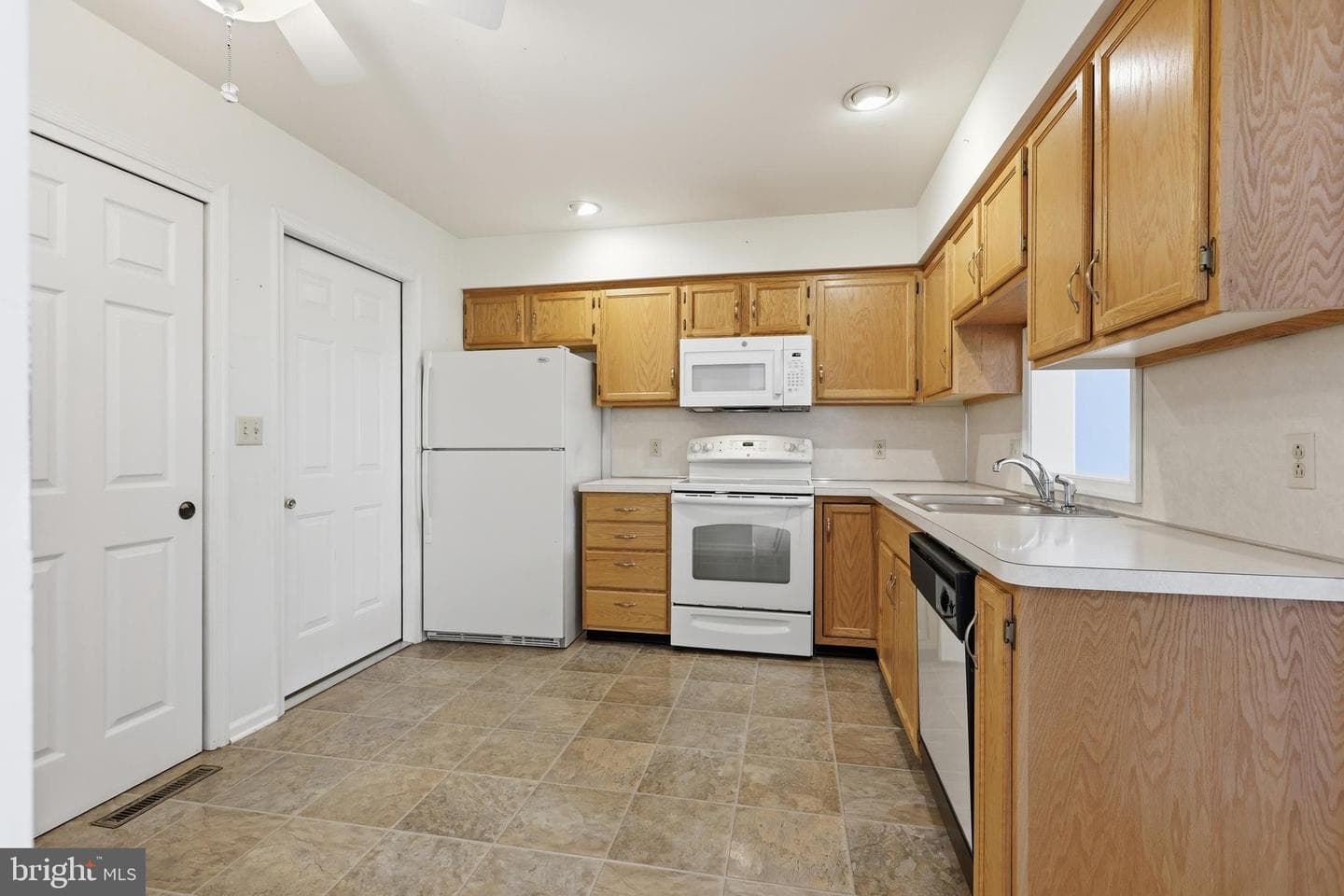 220 Melissa Drive photo 18