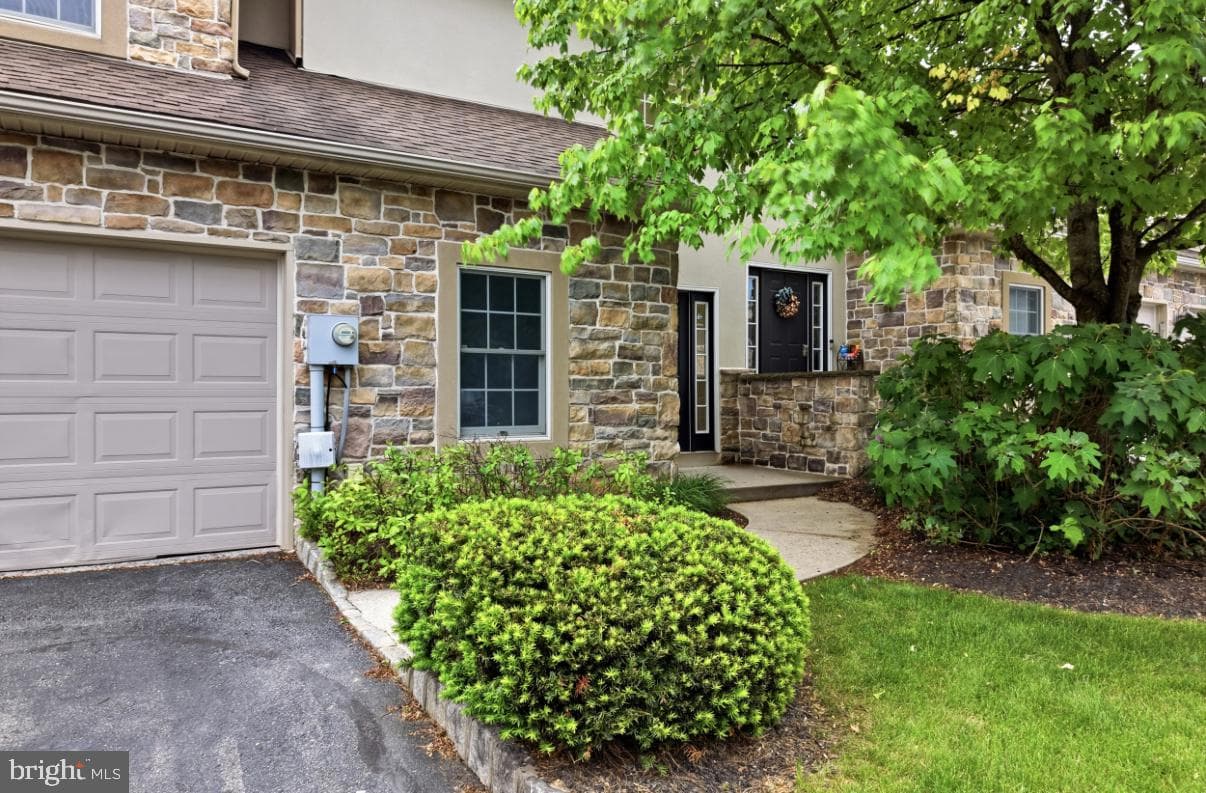 13 Tamarack Court photo 3