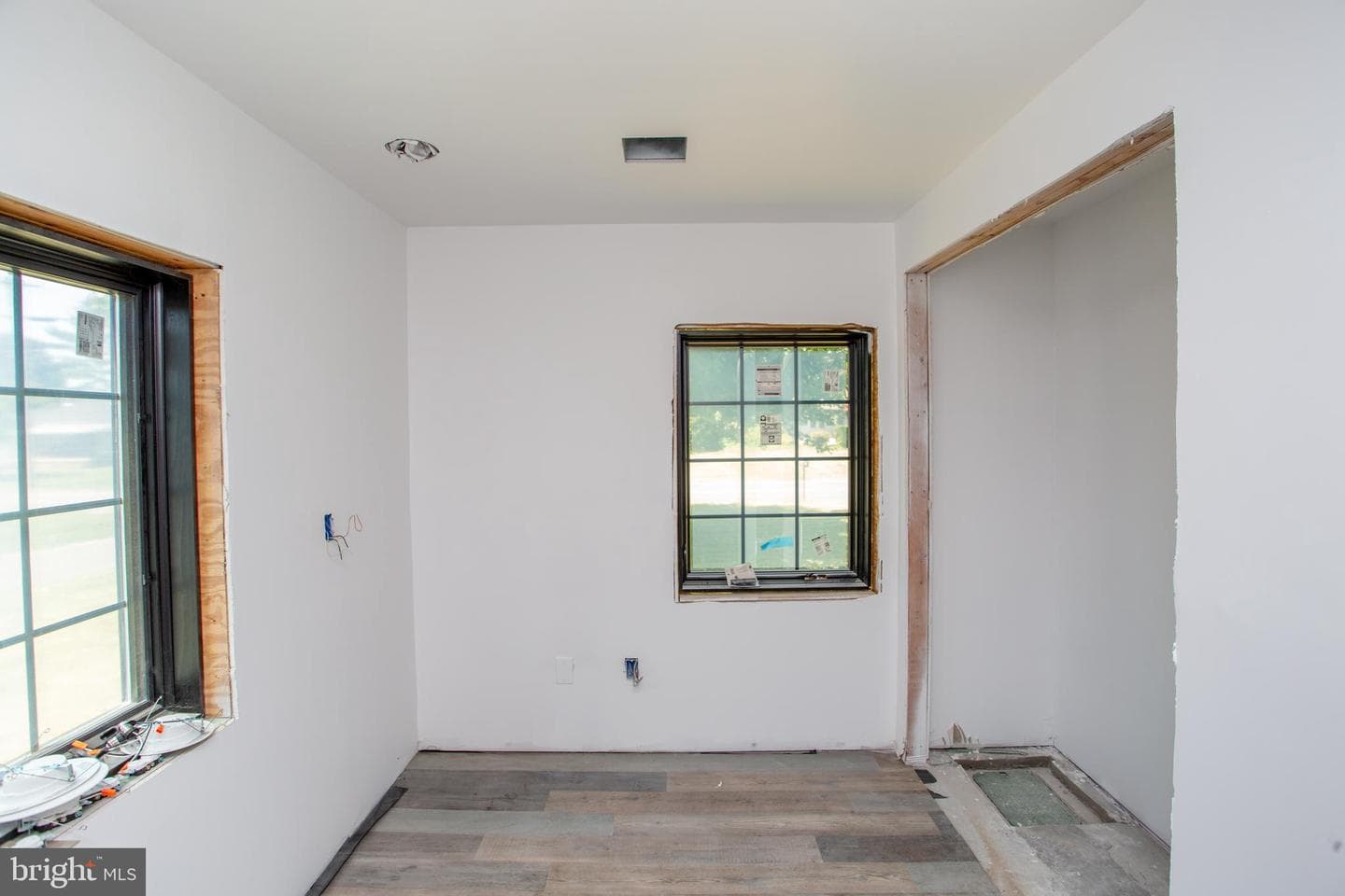 2424 Northwood Avenue photo 15