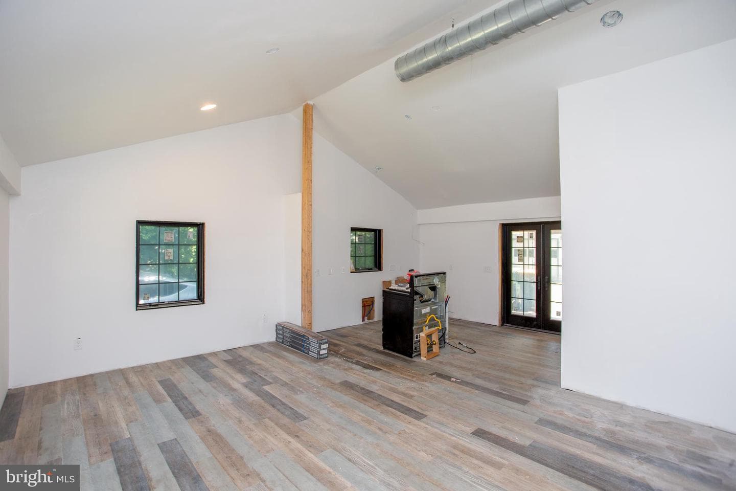 2424 Northwood Avenue photo 3
