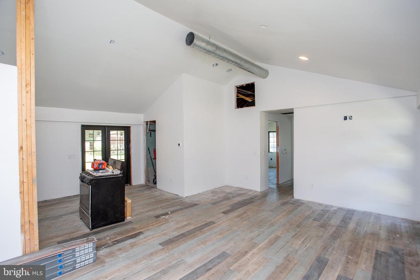 2424 Northwood Avenue photo 4