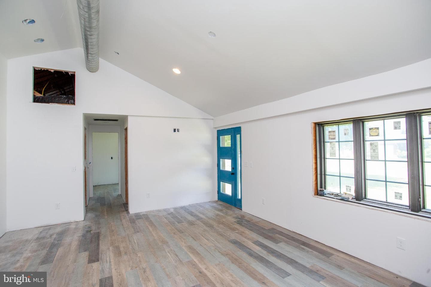 2424 Northwood Avenue photo 5