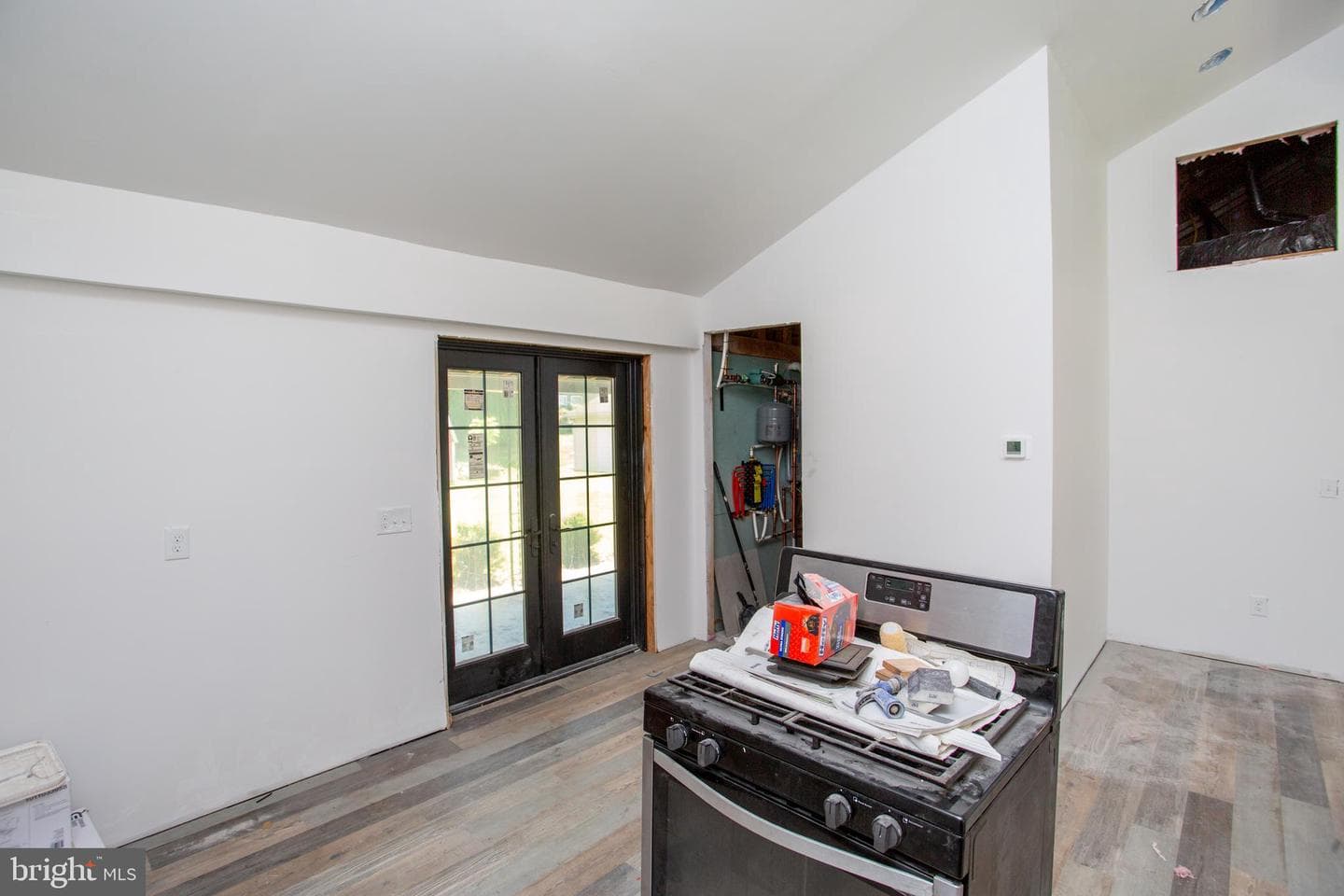 2424 Northwood Avenue photo 8