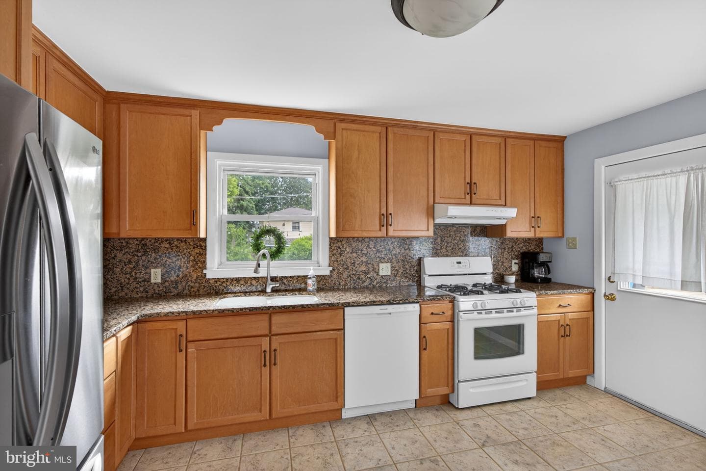 1802 Snyder Street photo 8