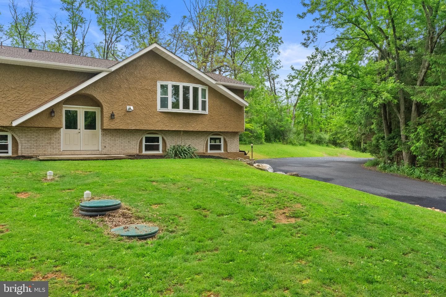 1040 Riverview Drive photo 4